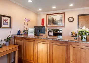 Ashland Valley Inn hotel thumbnail 2