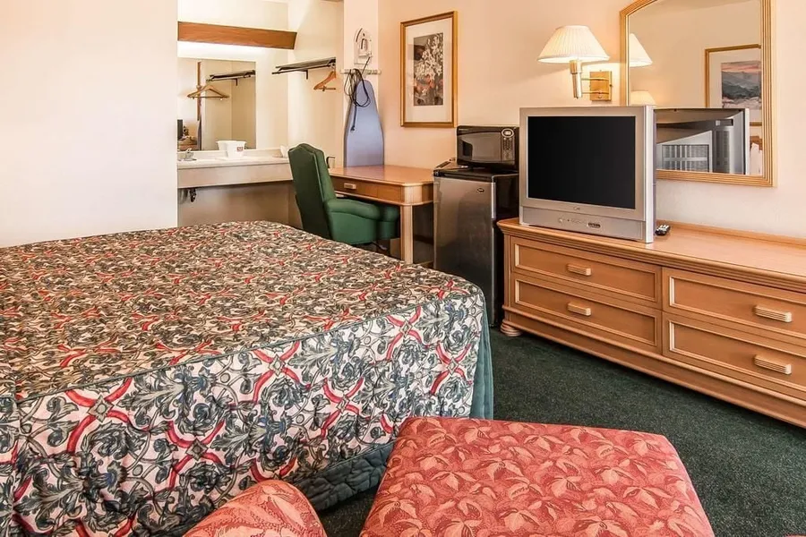 Ashland Valley Inn hotel detail image 6