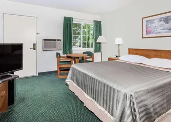 Travelodge by Wyndham Grants Pass hotel thumbnail 8