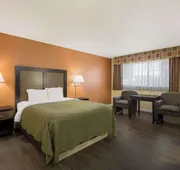 Quality Inn & Suites Medford Airport hotel detail image 4