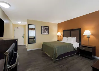 Quality Inn & Suites Medford Airport hotel thumbnail 5