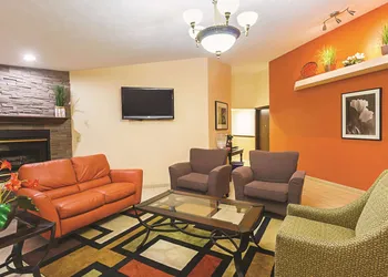 La Quinta Inn & Suites by Wyndham Woodburn hotel thumbnail 2