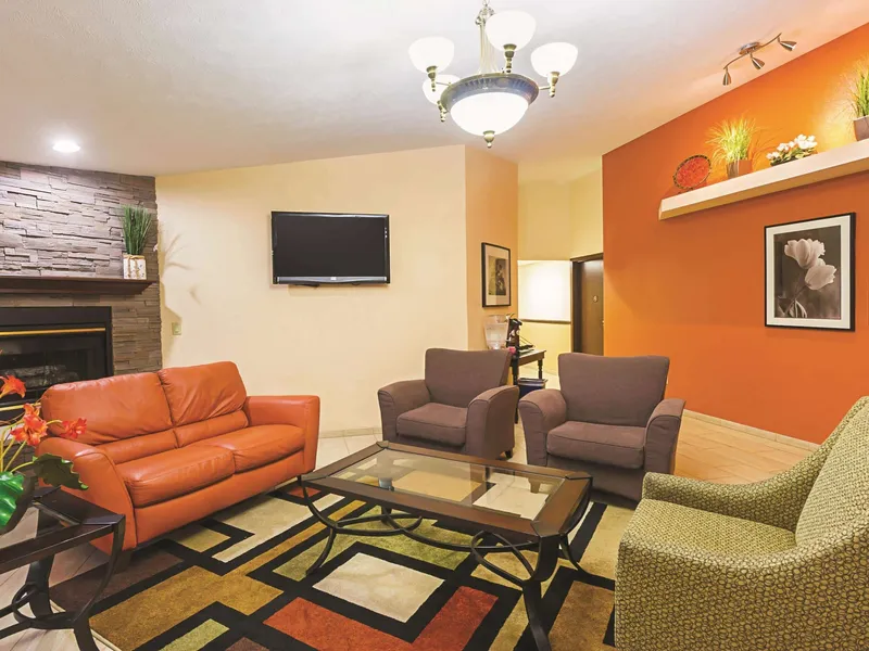 La Quinta Inn & Suites by Wyndham Woodburn hotel detail image 2