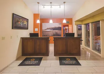 La Quinta Inn & Suites by Wyndham Woodburn hotel thumbnail 3