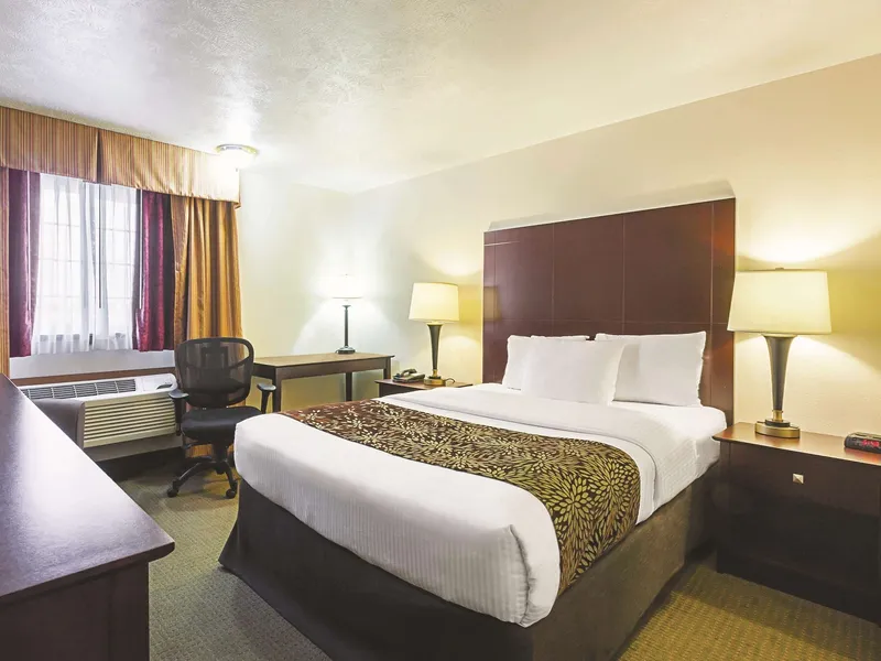 La Quinta Inn & Suites by Wyndham Woodburn hotel detail image 6