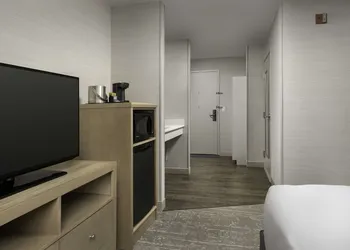 Doubletree by Hilton Salem hotel thumbnail 5