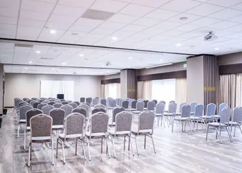 Holiday Inn Salem by IHG hotel thumbnail 2