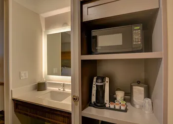 Holiday Inn Salem by IHG hotel thumbnail 8