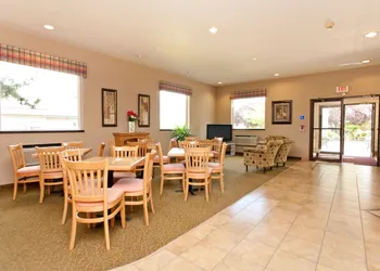 Super 8 by Wyndham Woodburn hotel thumbnail 2