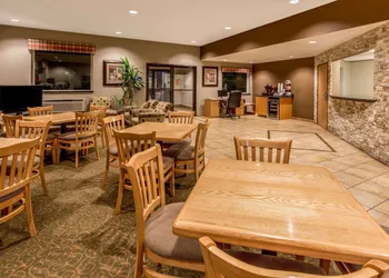 Super 8 by Wyndham Woodburn hotel thumbnail 5