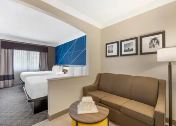 Comfort Suites Salem hotel thumbnail 3