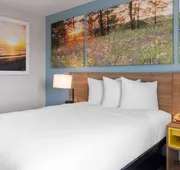 Days Inn by Wyndham Neenah hotel detail image 7