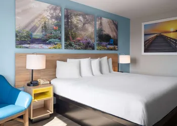 Days Inn by Wyndham Neenah hotel thumbnail 8