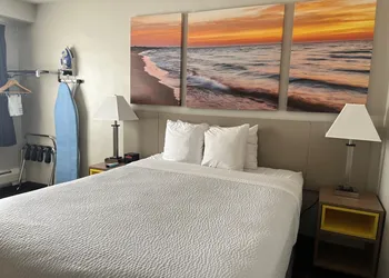 Days Inn by Wyndham Fond du Lac hotel thumbnail 7