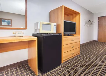 Days Inn by Wyndham Fond du Lac hotel thumbnail 8