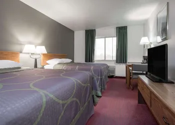 Super 8 by Wyndham Fond Du Lac hotel thumbnail 7