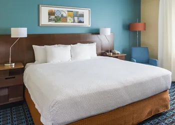 Wingate by Wyndham Oshkosh hotel thumbnail 4