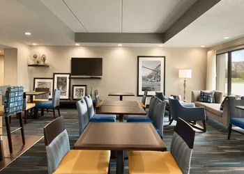 Hampton Inn Appleton-Fox River Mall Area hotel thumbnail 2