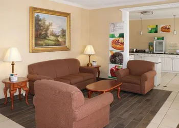 Quality Inn Evansville Eastland Area hotel thumbnail 2