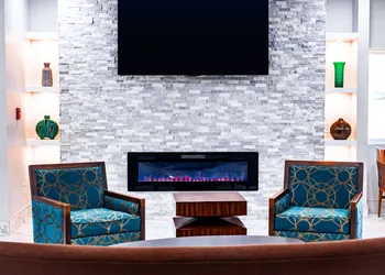 La Quinta Inn & Suites by Wyndham Evansville hotel thumbnail 2