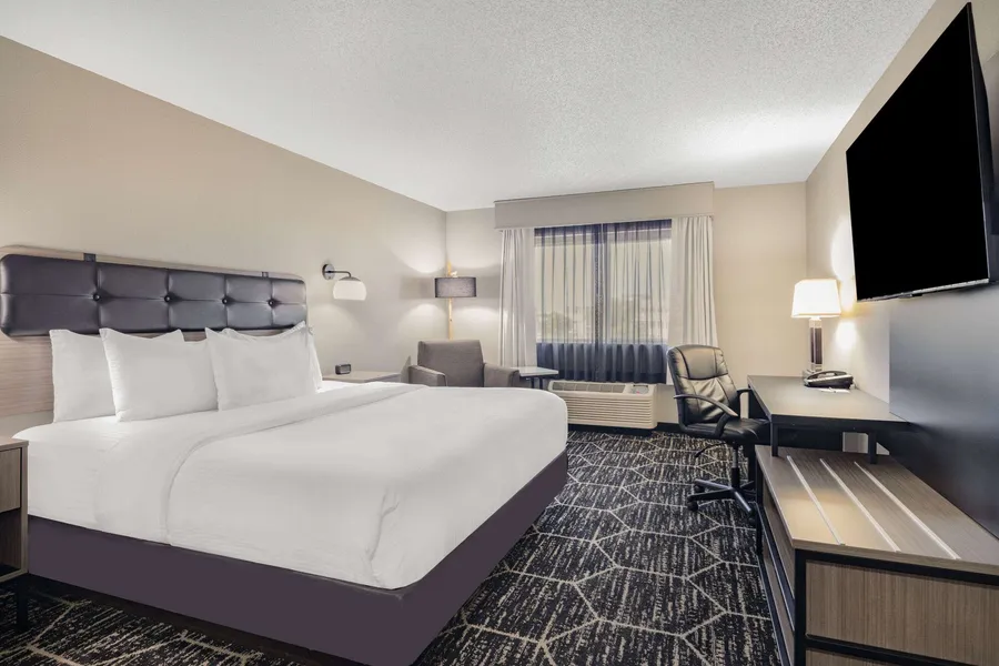 La Quinta Inn & Suites by Wyndham Evansville hotel detail image 6