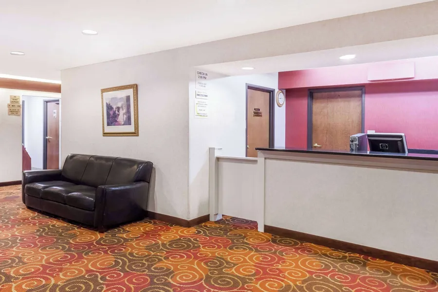 Super 8 by Wyndham Evansville North hotel detail image 2