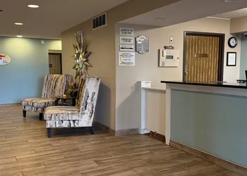 Super 8 by Wyndham Evansville North hotel thumbnail 3