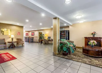 Econo Lodge Inn & Suites Evansville East hotel thumbnail 2
