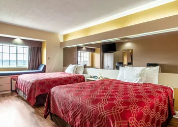Econo Lodge Inn & Suites Evansville East hotel thumbnail 8