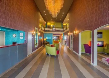 Clarion Inn & Suites Evansville Eastland Area hotel thumbnail 2