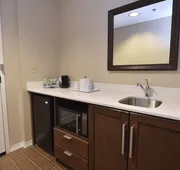 Hampton Inn & Suites Alexandria hotel detail image 3