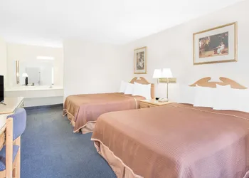 Howard Johnson by Wyndham Staunton hotel thumbnail 7