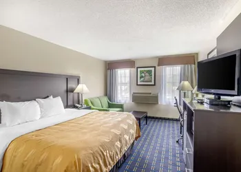 Quality Inn Waynesboro - Skyline Drive hotel thumbnail 5