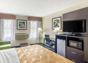 Quality Inn Waynesboro - Skyline Drive hotel thumbnail 6