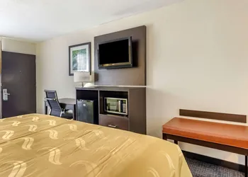 Quality Inn Verona - Staunton North hotel thumbnail 8