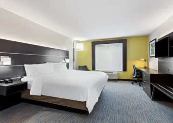 Holiday Inn Express Hotel & Suites Culpeper by IHG hotel thumbnail 5