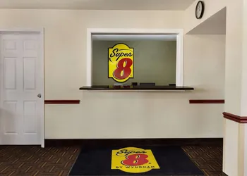 Super 8 by Wyndham Sikeston/Miner Area hotel thumbnail 2