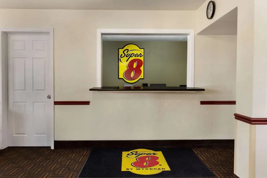 Super 8 by Wyndham Sikeston/Miner Area hotel detail image 2