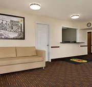 Super 8 by Wyndham Sikeston/Miner Area hotel detail image 3