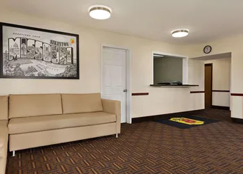 Super 8 by Wyndham Sikeston/Miner Area hotel thumbnail 3