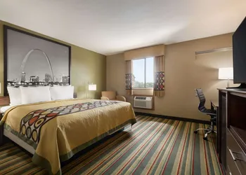 Super 8 by Wyndham Sikeston/Miner Area hotel thumbnail 4