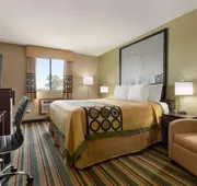 Super 8 by Wyndham Sikeston/Miner Area hotel detail image 7