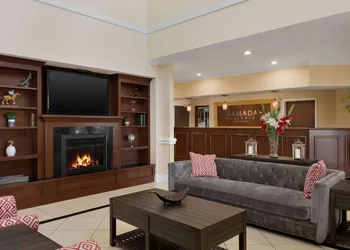 Ramada by Wyndham Elizabethtown hotel thumbnail 2