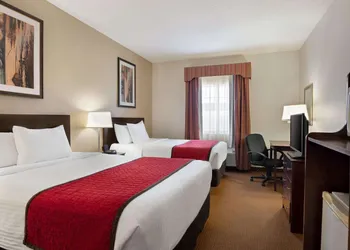 Ramada by Wyndham Elizabethtown hotel thumbnail 6