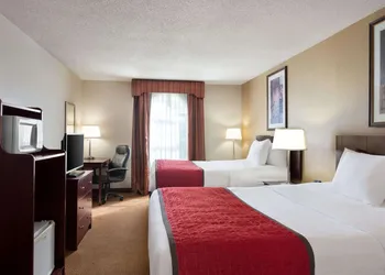 Ramada by Wyndham Elizabethtown hotel thumbnail 7