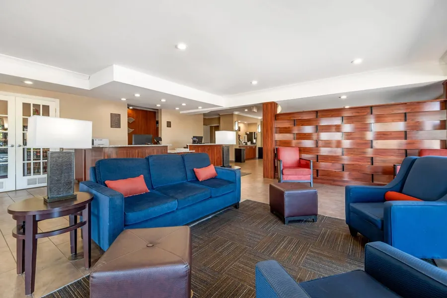 Comfort Suites Elizabethtown hotel detail image 2