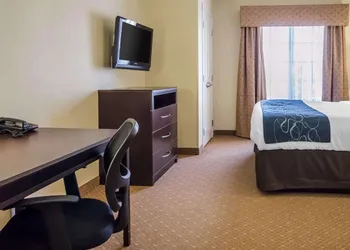 Comfort Suites Elizabethtown hotel thumbnail 8