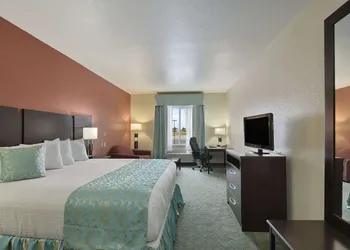 Ramada by Wyndham South Waco hotel thumbnail 6