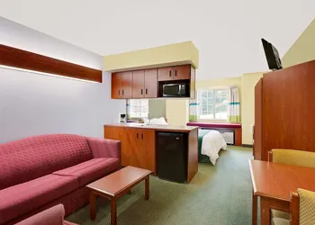 Microtel Inn & Suites by Wyndham Thomasville/High Point/Lexi hotel thumbnail 2