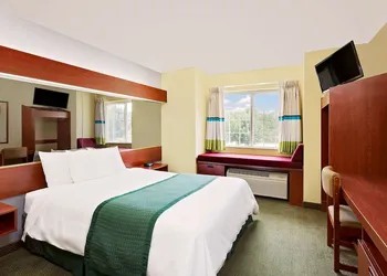 Microtel Inn & Suites by Wyndham Thomasville/High Point/Lexi hotel thumbnail 3